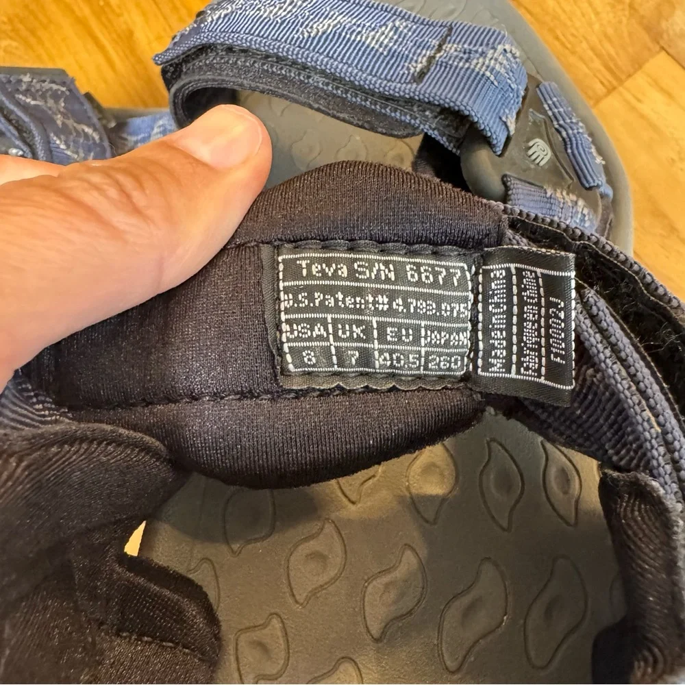 Teva Hurricane Sandals Men’s 8 Navy Blue Patterned